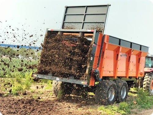 吉林大型農(nóng)田撒糞車